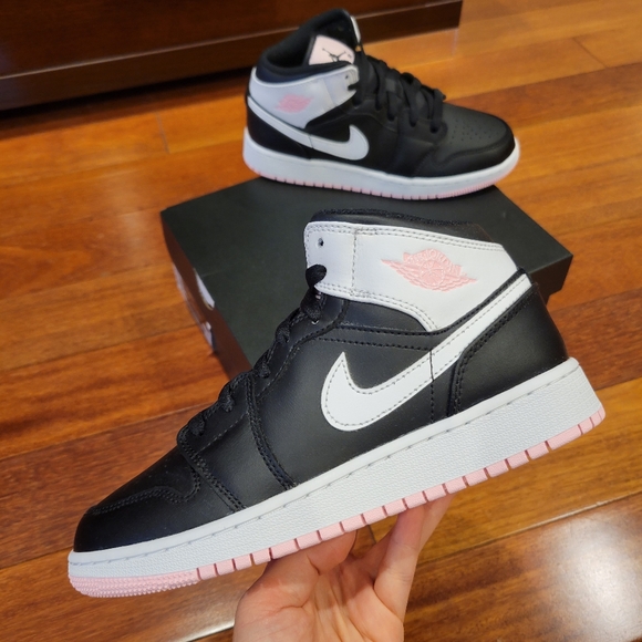 Brand New Air Jordan 1 Mid (GS) Sneakers - Picture 2 of 7